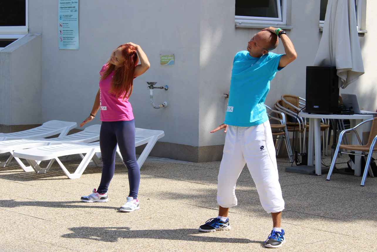 Ranný strečing pri bazéne